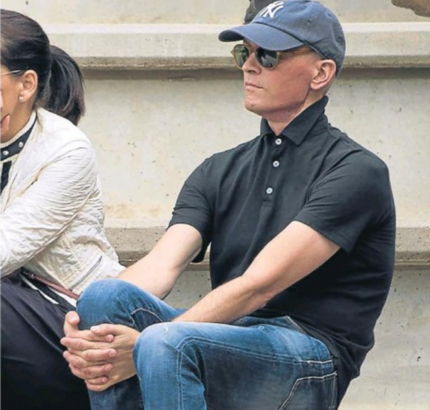 比拉诺瓦术后亮相暴瘦+光头