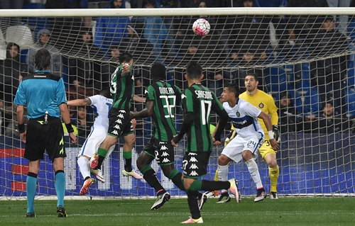 意甲-10人国米1-3负排第4 萨索洛力压米兰排第6