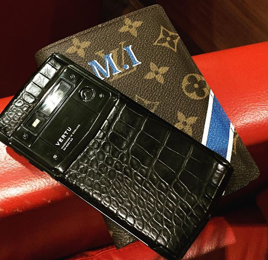 值2万欧元的手机得长什么样?国米大将炫给你看!