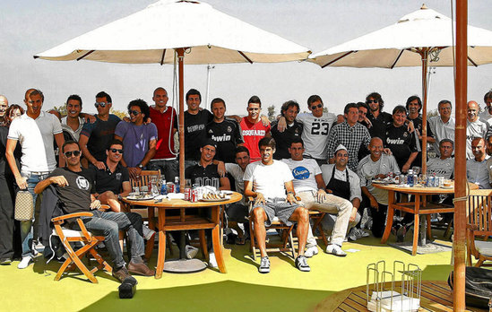 皇马欧冠决赛前烤肉party 上一次聚餐后灭了马竞