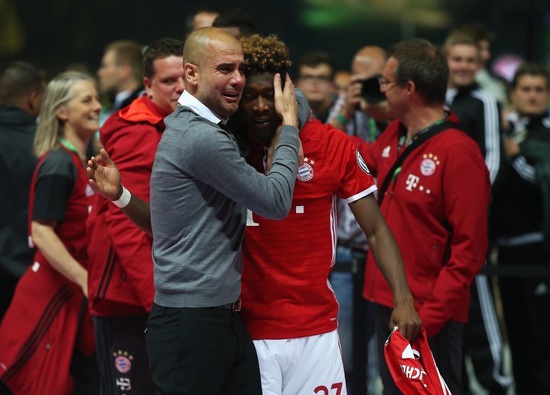 伤感!丈夫有泪只撒别离 瓜迪奥拉夺冠后掩面痛哭