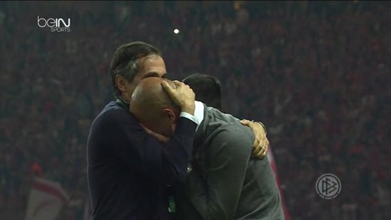 伤感!丈夫有泪只撒别离 瓜迪奥拉夺冠后掩面痛哭