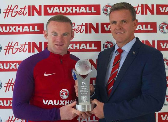 鲁尼四度加冕三狮军团最佳 英葡赛前首度挺穆帅