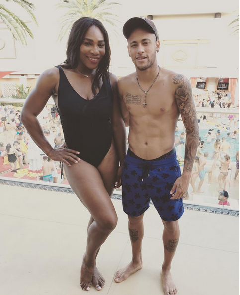 内马尔晒与小威的合影