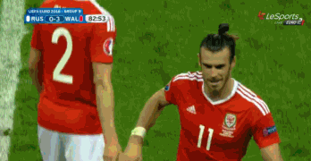 贝尔下场博得威尔士球迷掌声