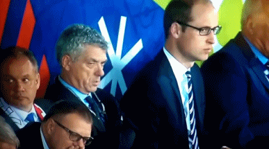 欧足联高管比赛期间睡着