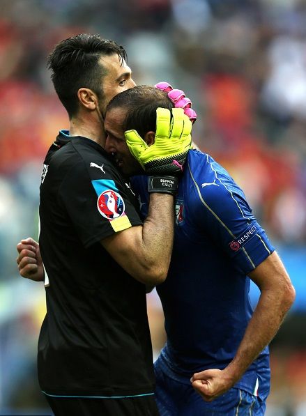 斩斗牛士尤文BBC立头功 蓝衫后防三人行永无终点