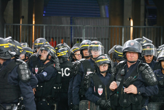 防爆警察严防意外情况发生