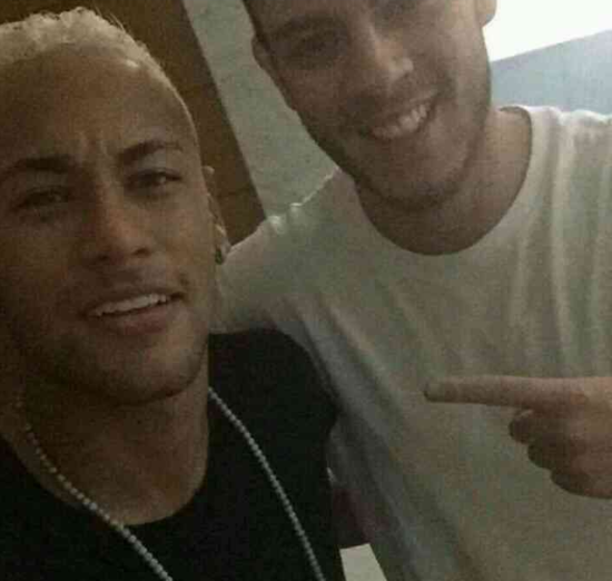 内马尔兑现承诺纹奥运Logo 学梅西变金发杀马特