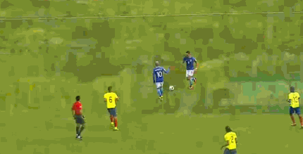 GIF-行云流水!内少灵动马赛回旋 连过4人不叫事
