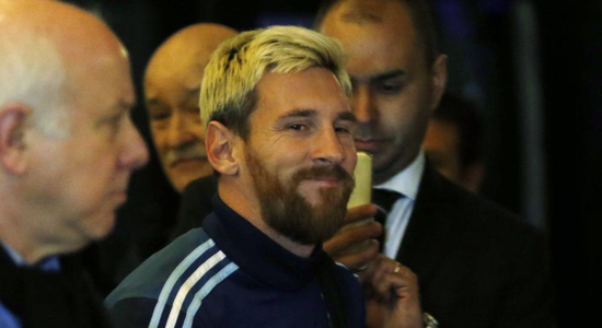 梅西抵达巴萨今天体检 发色非主流?只为从头开始