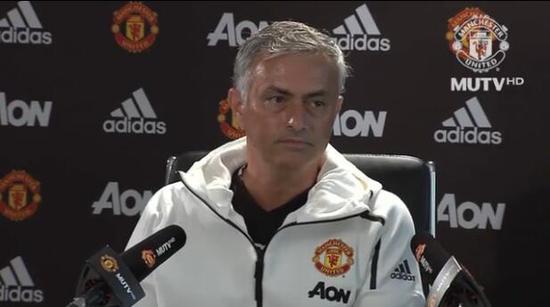 穆帅出席发布会